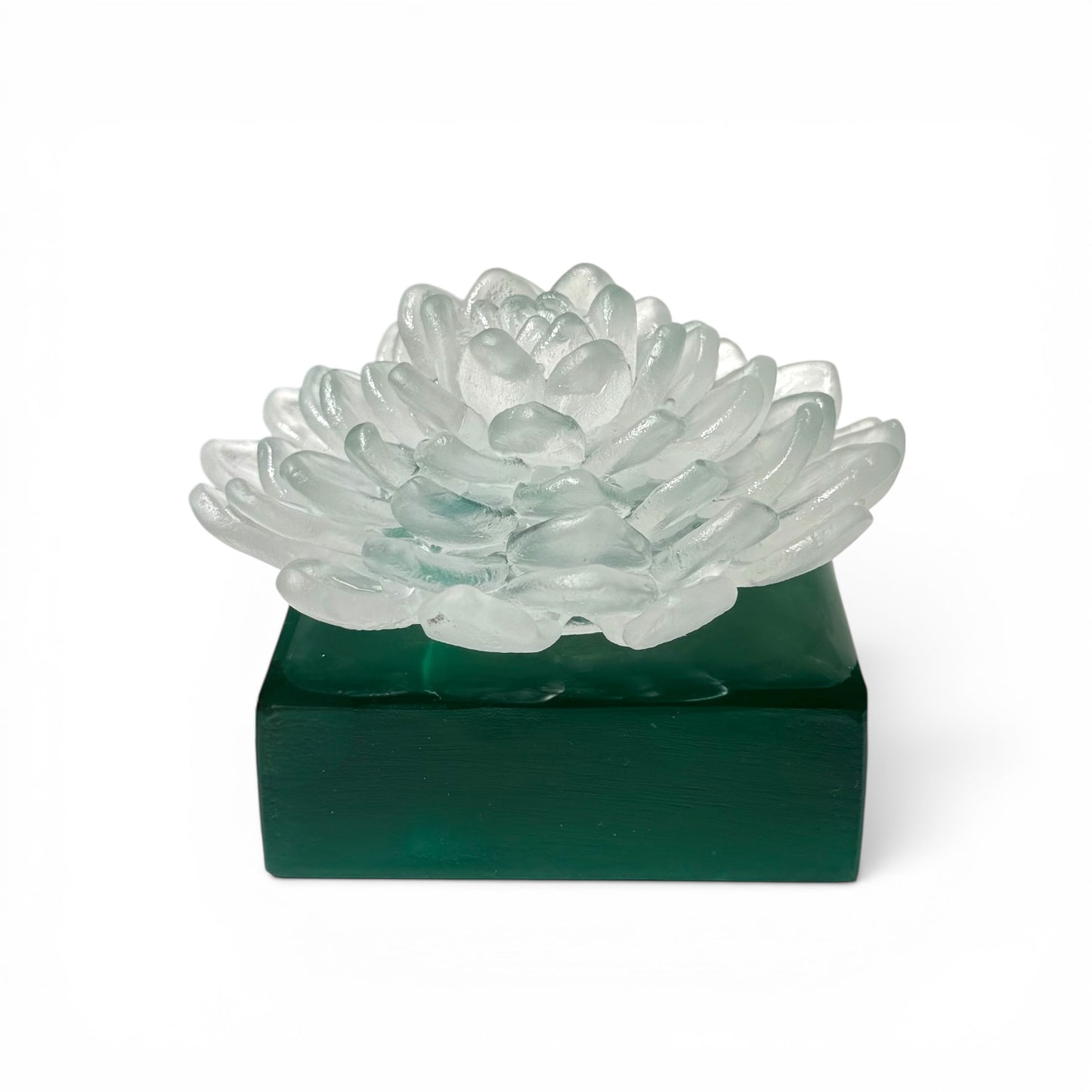 Pera Nilüferi Heykel