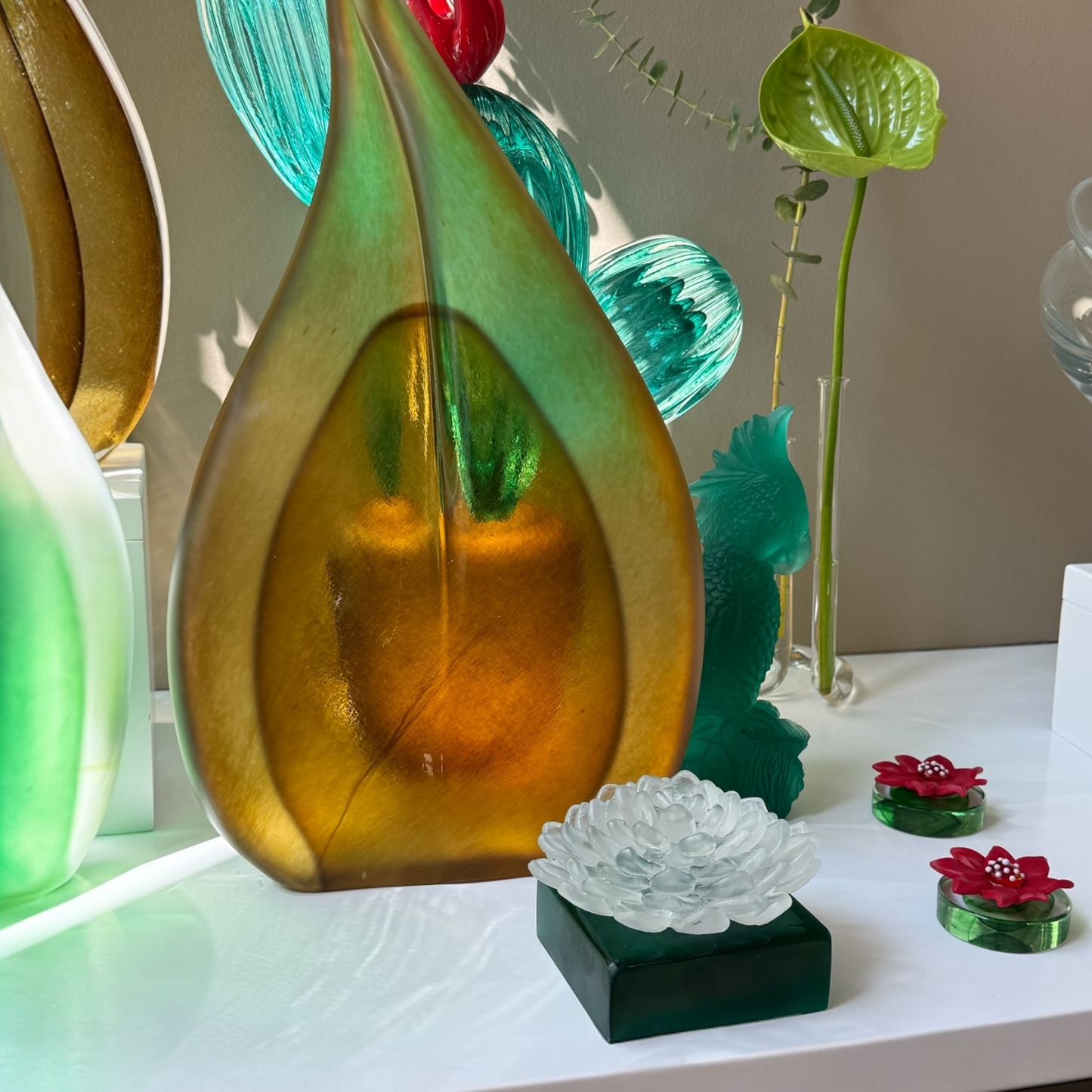 Pera Nilüferi Heykel